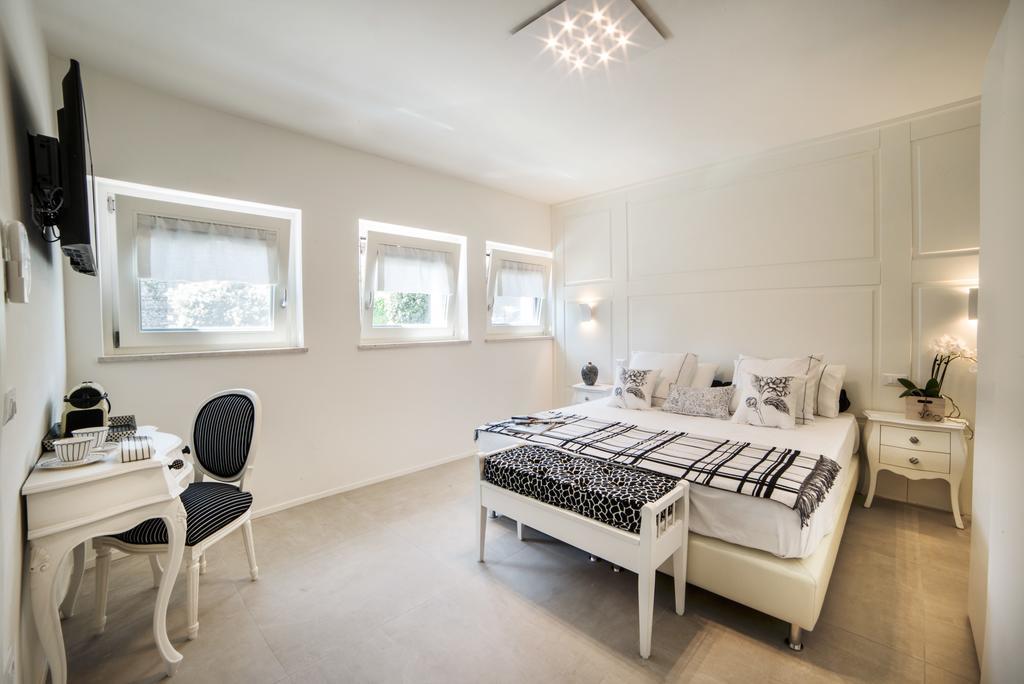 Riviera Carducci Rooms Peschiera del Garda Exterior photo