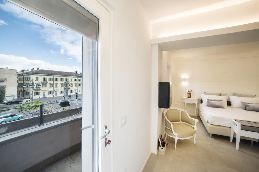 Riviera Carducci Rooms Peschiera del Garda Exterior photo